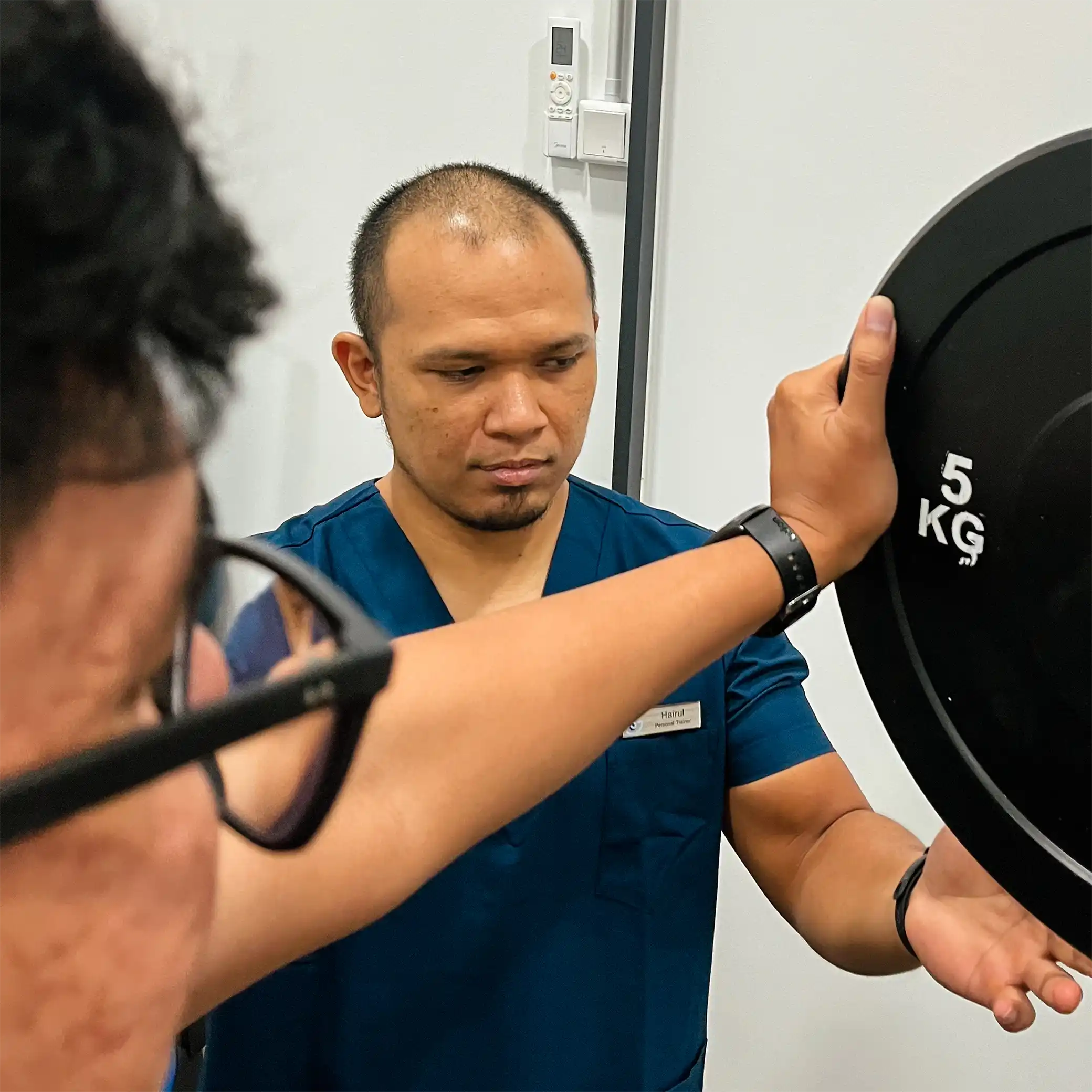 Dietician Trainer Hairul Train Clients SuamiSihat Clinic